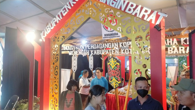 Wakili Kobar Pada Kalteng Expo 2023, Disperindagkop UKM Dan Dekranasda ...